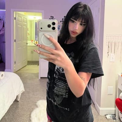 𝔡𝔞𝔦𝔰𝔶 || prettiest goth 🖤